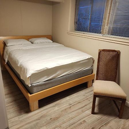 Economical Homestay Burnaby Esterno foto