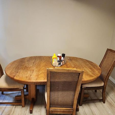 Economical Homestay Burnaby Esterno foto