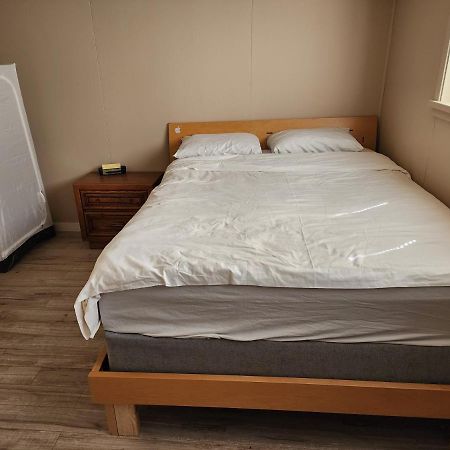 Economical Homestay Burnaby Esterno foto