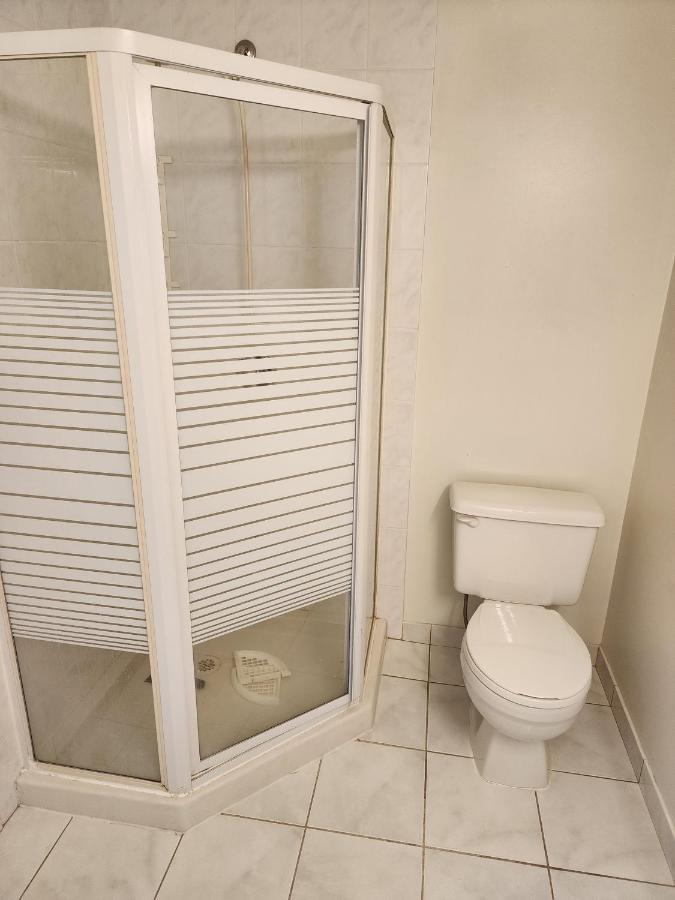 Economical Homestay Burnaby Esterno foto