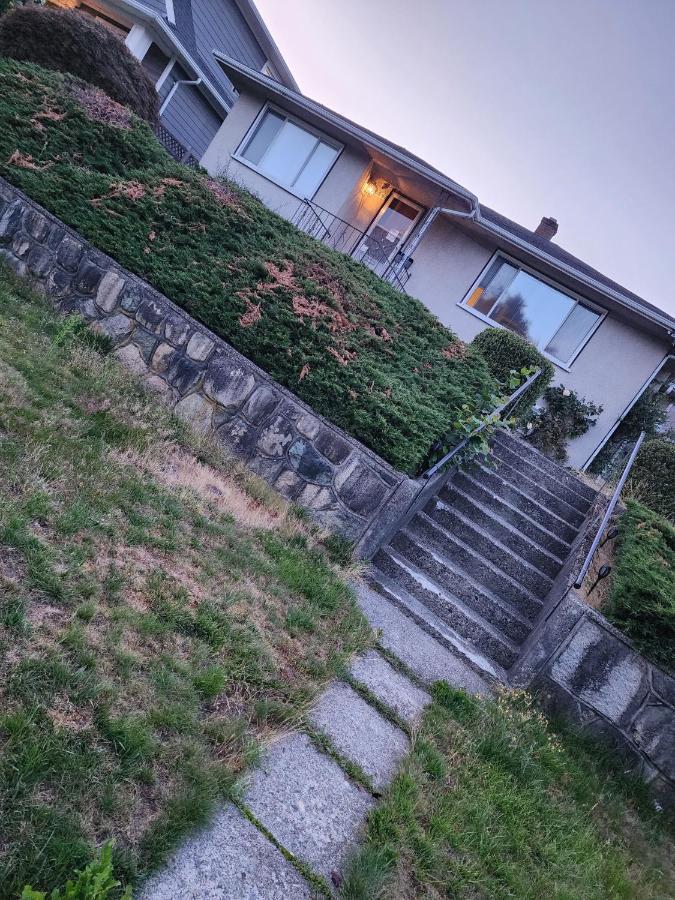 Economical Homestay Burnaby Esterno foto