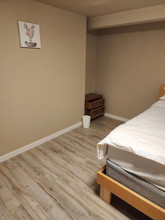 Economical Homestay Burnaby Esterno foto