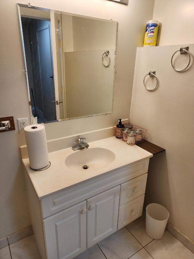 Economical Homestay Burnaby Esterno foto