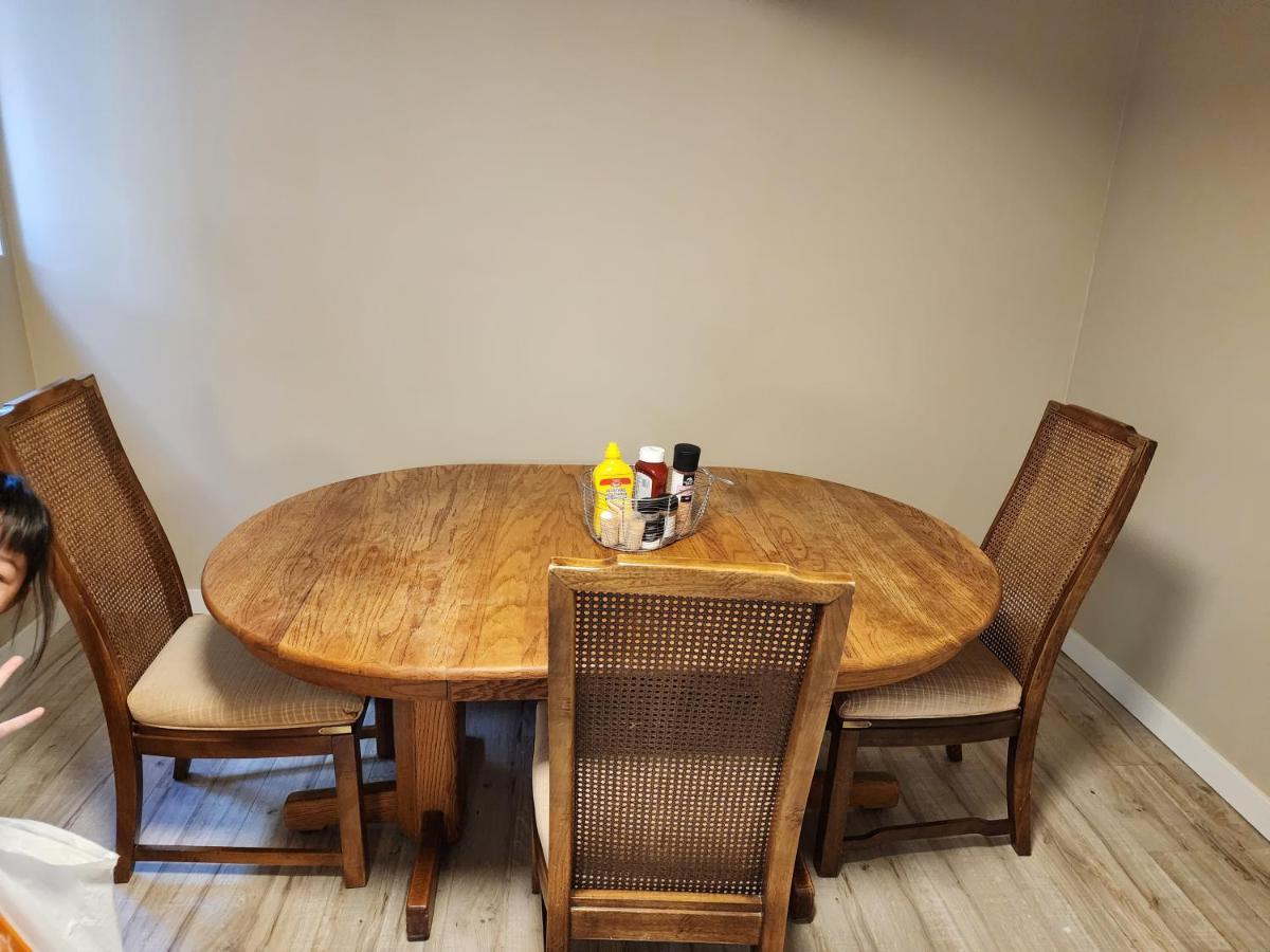 Economical Homestay Burnaby Esterno foto