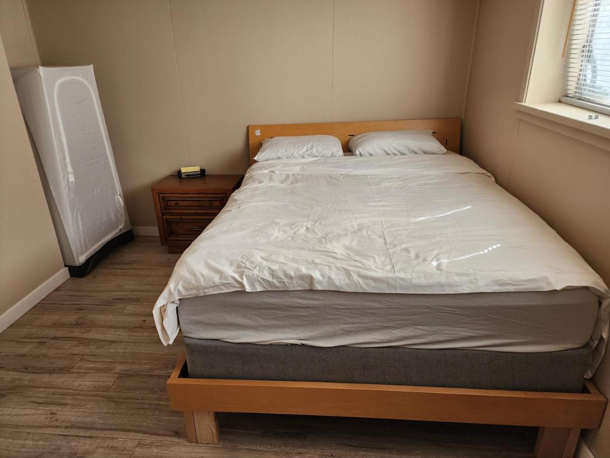Economical Homestay Burnaby Esterno foto