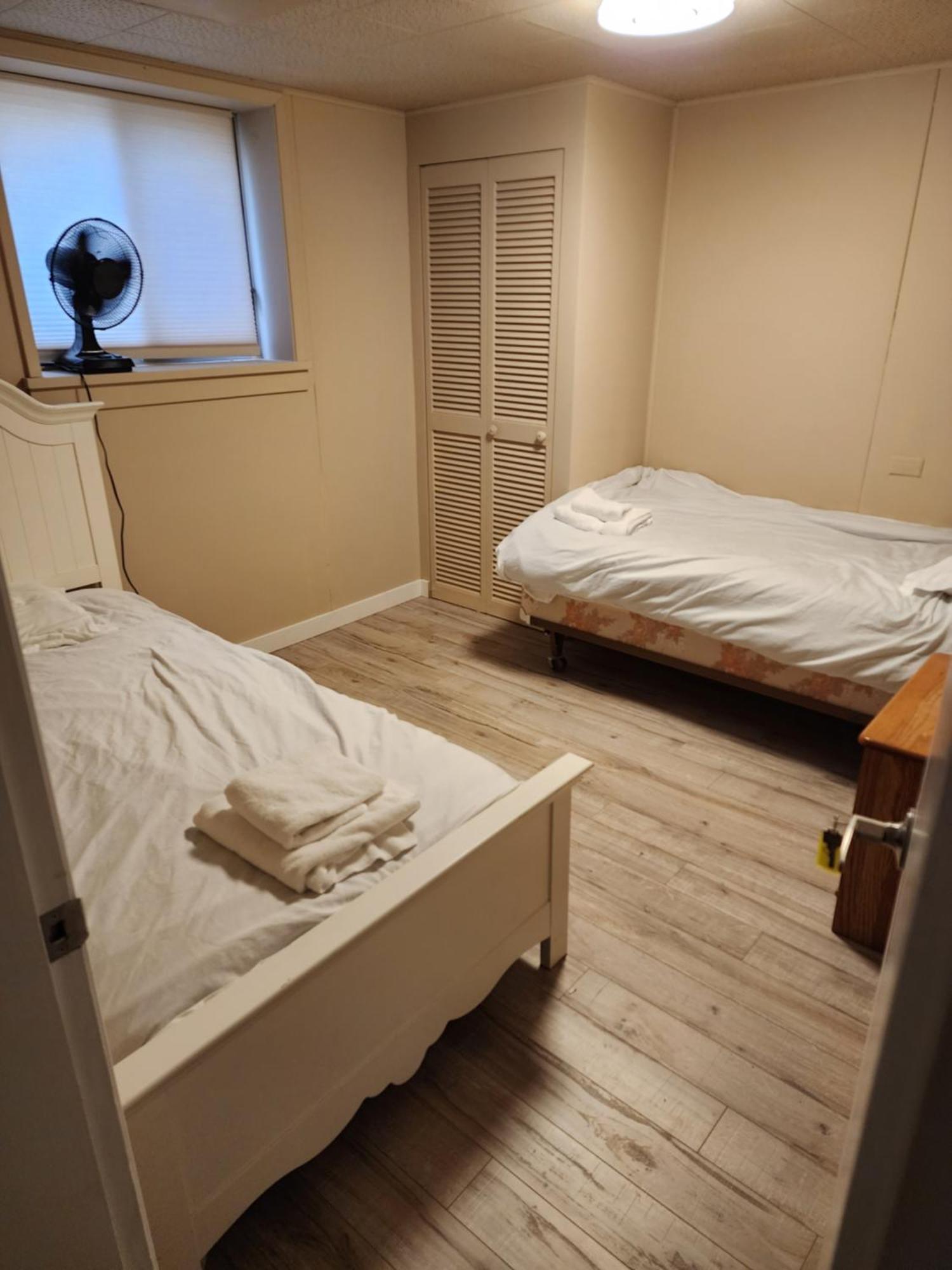 Economical Homestay Burnaby Esterno foto